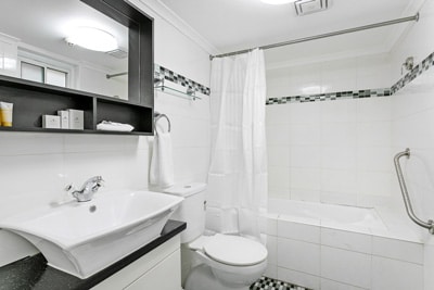 bathroom in 2 bedroom apartment